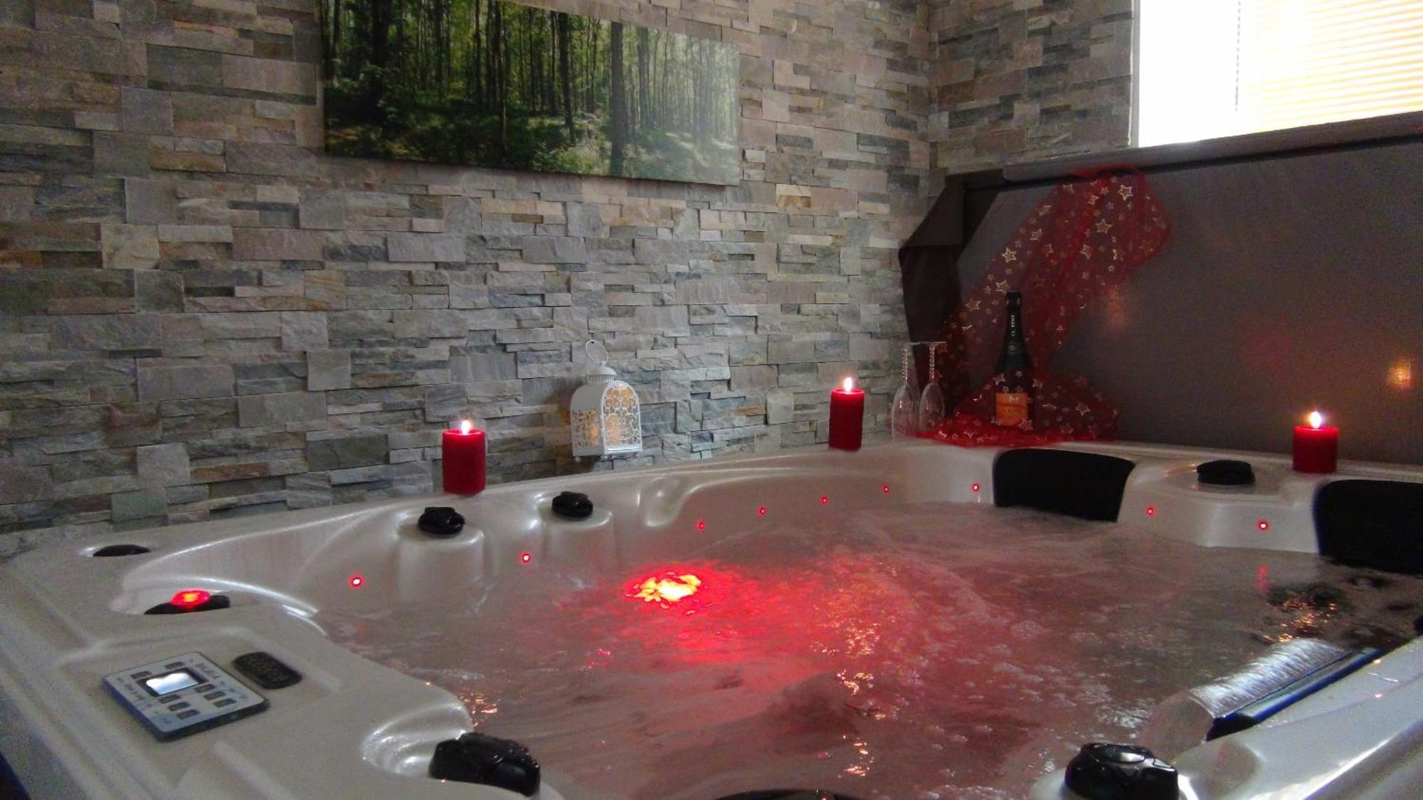 La Vendelée Le Clos Des Tilleuls D Day Home, Chambres D'Hotes, Suite Avec Sauna Privatif, Suite Avec Balneotherapie Privative, En Supplement Option Spa Bain A Remous מראה חיצוני תמונה