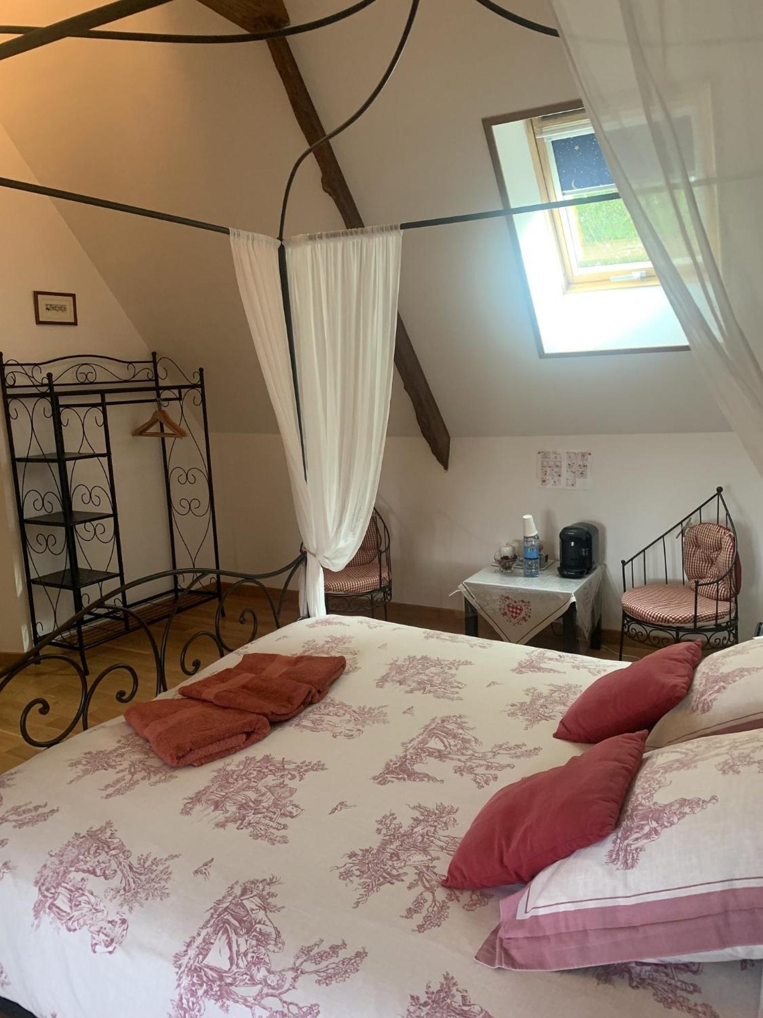 La Vendelée Le Clos Des Tilleuls D Day Home, Chambres D'Hotes, Suite Avec Sauna Privatif, Suite Avec Balneotherapie Privative, En Supplement Option Spa Bain A Remous מראה חיצוני תמונה